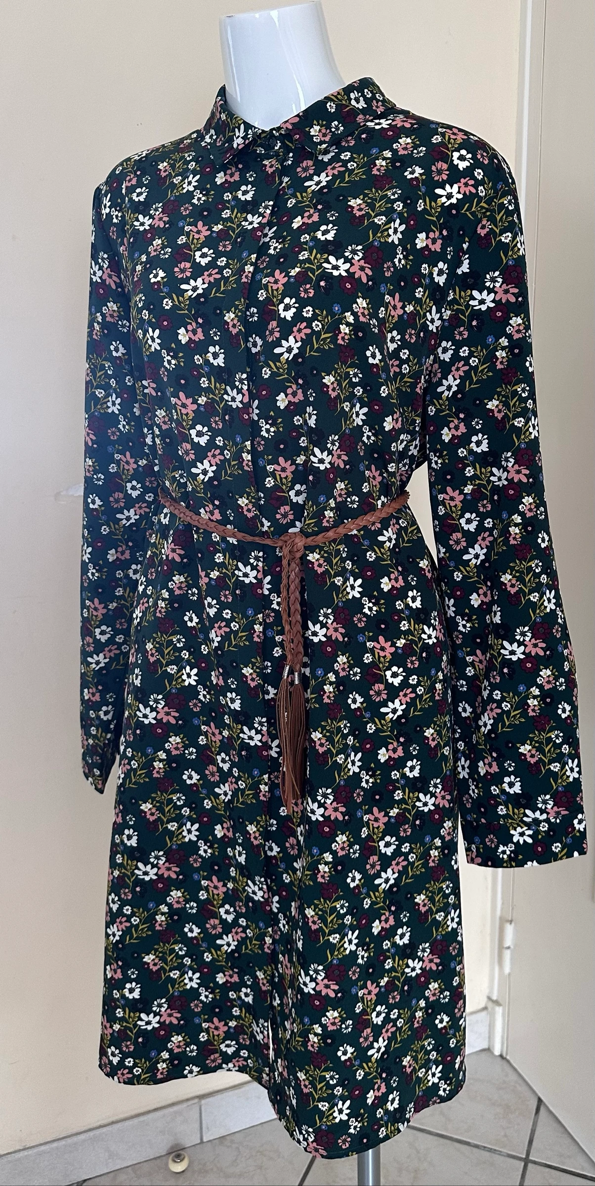 Vestido Floral Campo Fundo Verde Abotoado - Novo (T. XL / 44-46) – photo 6